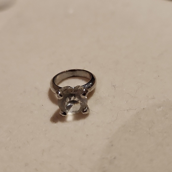 Little engagement ring pendant - Picture 3 of 4